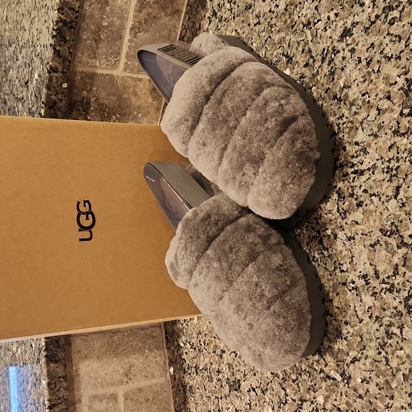 UGG slippers - Picture 3 of 6